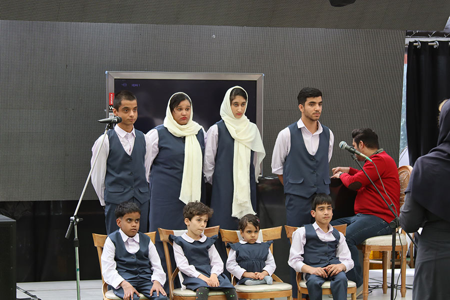 گروه سرود غنچه های نرجس در موسسه خیریه نرجس شیراز