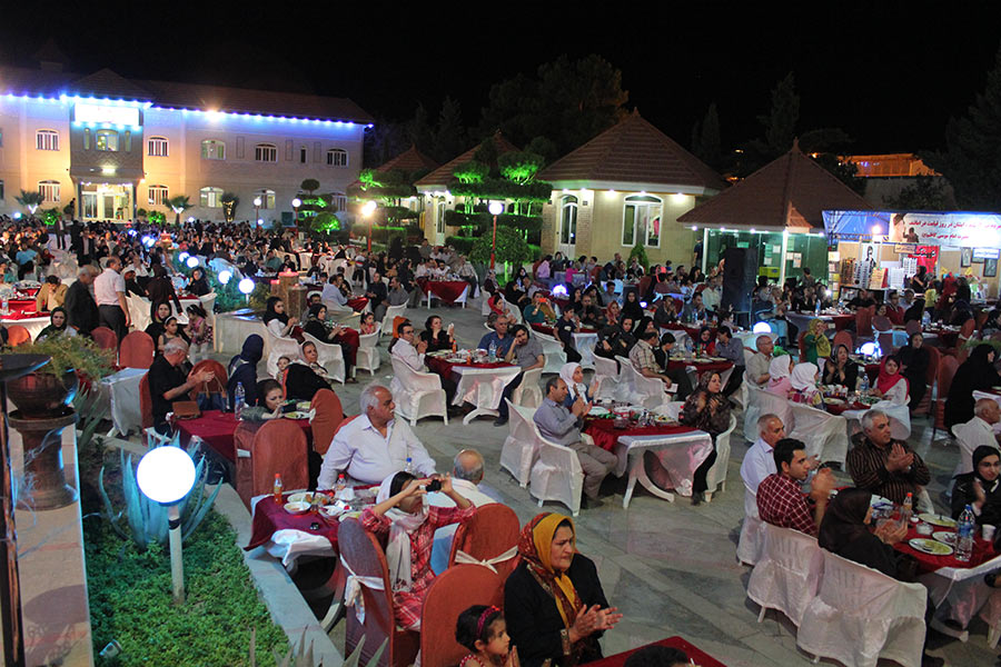 برگزاری مراسم افطاری در موسسه خیریه نرجس شیراز